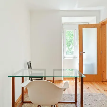 Bright 1bdr Minutes From The Tagus River Apartman