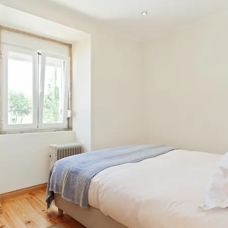 Bright 1bdr Minutes From The Tagus River Apartman